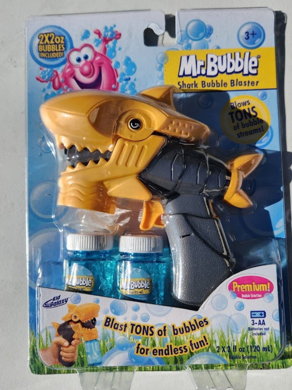 Mr. Bubble YELLOW Shark Bubble Blaster Bundle Solution Easy to refill bubble sol